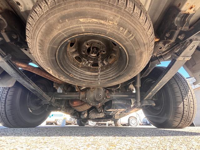 ＮＶ３５０キャラバンバン 　福祉車両　４ＷＤ　チェアキャブ　リアリフト　乗車定員１０人（５人＋車いす４人　／　８人＋車いす２人）　ストレッチャー固定具　オートステップ　手すり　バックカメラ　電動車いす固定装置　送迎車（65枚目）