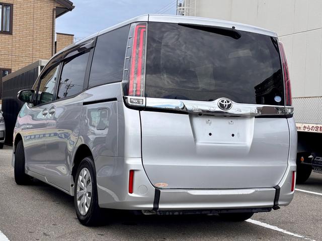 ノア Ｘ　福祉車両　スロープ　タイプ１　車いす２人　電動車いす固定装置　ナビ　バックカメラ　ワンセグ　Ｂｌｕｅｔｏｏｔｈ　ドラレコ　オートクルーズ　左側パワースライドドア　ＴＳＳ（12枚目）