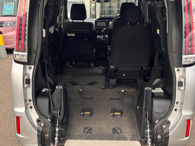 ノア Ｘ　福祉車両　スロープ　タイプ１　車いす２人　電動車いす固定装置　ナビ　バックカメラ　ワンセグ　Ｂｌｕｅｔｏｏｔｈ　ドラレコ　オートクルーズ　左側パワースライドドア　ＴＳＳ（19枚目）