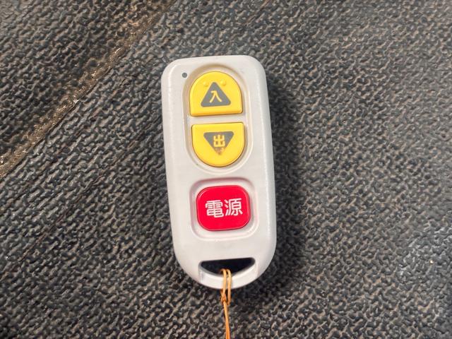 ノア Ｘ　福祉車両　スロープ　タイプ１　車いす２人　電動車いす固定装置　ナビ　バックカメラ　ワンセグ　Ｂｌｕｅｔｏｏｔｈ　ドラレコ　オートクルーズ　左側パワースライドドア　ＴＳＳ（29枚目）