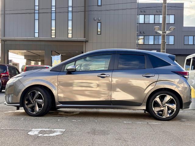 オーラ Ｇ　ＦＯＵＲ　レザーエディション　４ＷＤ　９インチナビ　アラウンドビューモニター　プロパイロット　ＢＯＳＥサウンド　デジタルインナーミラー　置くだけ充電　黒革シート　シートヒーター　ステアリングヒーター　ＬＥＤライト　フォグ（8枚目）