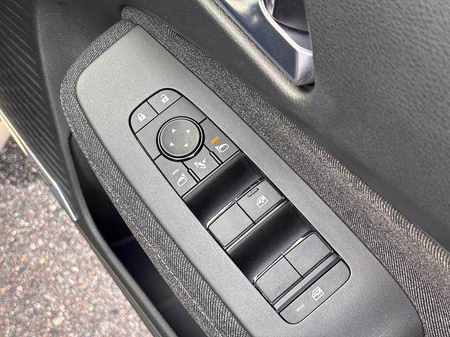 オーラ Ｇ　ＦＯＵＲ　レザーエディション　４ＷＤ　９インチナビ　アラウンドビューモニター　プロパイロット　ＢＯＳＥサウンド　デジタルインナーミラー　置くだけ充電　黒革シート　シートヒーター　ステアリングヒーター　ＬＥＤライト　フォグ（35枚目）