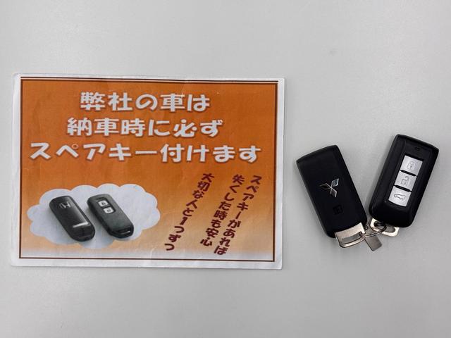 エクリプスクロス Ｐ　４ＷＤ　純正ナビ　全方位モニター　パワーバックドア　ハーフレザーシート　オートクルーズ　シートヒーター　ＬＥＤライト　フルセグＴＶ　Ｂｌｕｅｔｏｏｔｈ　ＥＴＣ（5枚目）