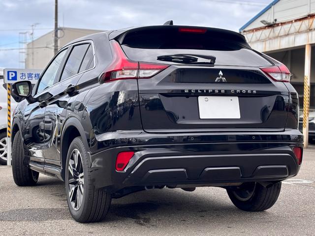 エクリプスクロス Ｐ　４ＷＤ　純正ナビ　全方位モニター　パワーバックドア　ハーフレザーシート　オートクルーズ　シートヒーター　ＬＥＤライト　フルセグＴＶ　Ｂｌｕｅｔｏｏｔｈ　ＥＴＣ（9枚目）