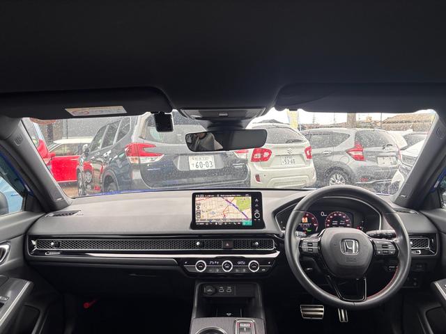 シビック e:HEV リアスポイラー BOSEサウンド ハーフレザーシート パワーシート シートヒーター LEDライト フォグ 置くだけ充電 ETC2.0 前後ドラレコ フルセグTV Bluetooth(16枚目)