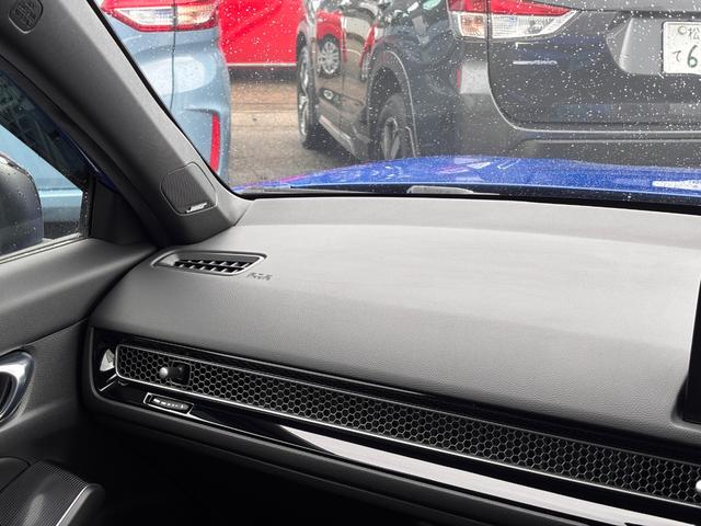 シビック e:HEV リアスポイラー BOSEサウンド ハーフレザーシート パワーシート シートヒーター LEDライト フォグ 置くだけ充電 ETC2.0 前後ドラレコ フルセグTV Bluetooth(17枚目)