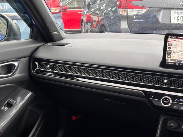 シビック e:HEV リアスポイラー BOSEサウンド ハーフレザーシート パワーシート シートヒーター LEDライト フォグ 置くだけ充電 ETC2.0 前後ドラレコ フルセグTV Bluetooth(18枚目)