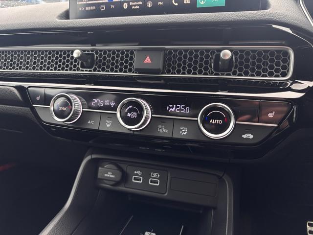シビック e:HEV リアスポイラー BOSEサウンド ハーフレザーシート パワーシート シートヒーター LEDライト フォグ 置くだけ充電 ETC2.0 前後ドラレコ フルセグTV Bluetooth(26枚目)
