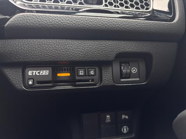 シビック e:HEV リアスポイラー BOSEサウンド ハーフレザーシート パワーシート シートヒーター LEDライト フォグ 置くだけ充電 ETC2.0 前後ドラレコ フルセグTV Bluetooth(31枚目)