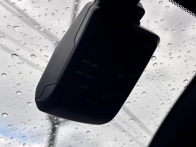 シビック e:HEV リアスポイラー BOSEサウンド ハーフレザーシート パワーシート シートヒーター LEDライト フォグ 置くだけ充電 ETC2.0 前後ドラレコ フルセグTV Bluetooth(33枚目)