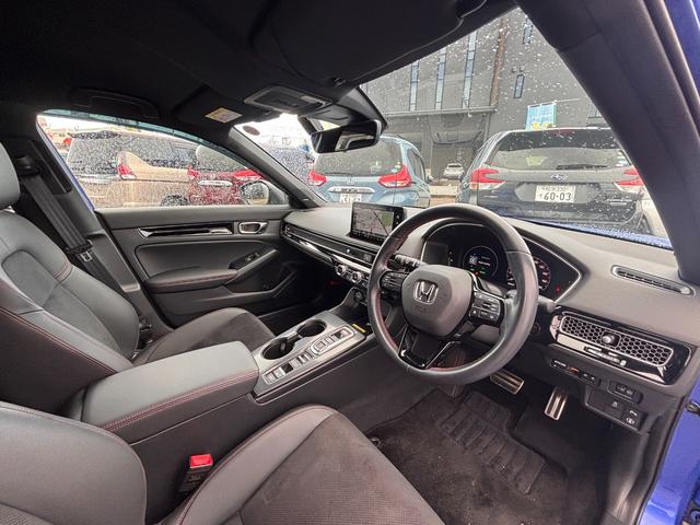 シビック e:HEV リアスポイラー BOSEサウンド ハーフレザーシート パワーシート シートヒーター LEDライト フォグ 置くだけ充電 ETC2.0 前後ドラレコ フルセグTV Bluetooth(43枚目)