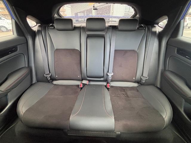 シビック e:HEV リアスポイラー BOSEサウンド ハーフレザーシート パワーシート シートヒーター LEDライト フォグ 置くだけ充電 ETC2.0 前後ドラレコ フルセグTV Bluetooth(50枚目)