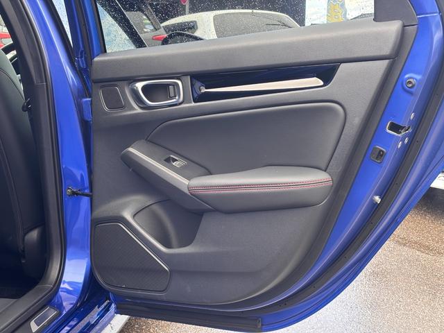 シビック e:HEV リアスポイラー BOSEサウンド ハーフレザーシート パワーシート シートヒーター LEDライト フォグ 置くだけ充電 ETC2.0 前後ドラレコ フルセグTV Bluetooth(51枚目)