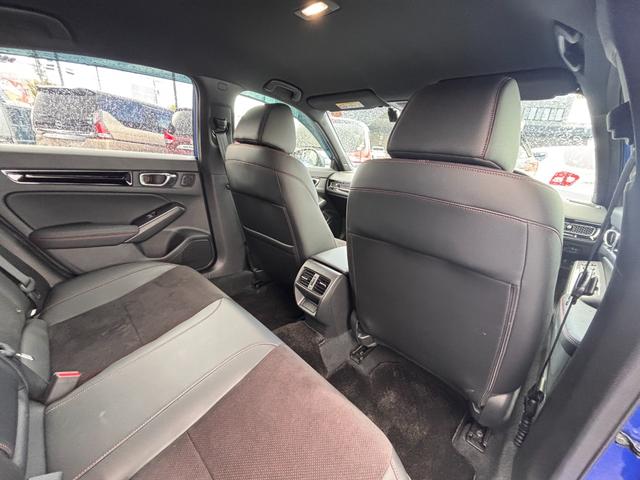 シビック e:HEV リアスポイラー BOSEサウンド ハーフレザーシート パワーシート シートヒーター LEDライト フォグ 置くだけ充電 ETC2.0 前後ドラレコ フルセグTV Bluetooth(52枚目)