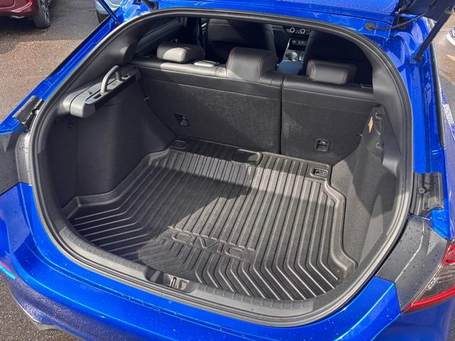 シビック e:HEV リアスポイラー BOSEサウンド ハーフレザーシート パワーシート シートヒーター LEDライト フォグ 置くだけ充電 ETC2.0 前後ドラレコ フルセグTV Bluetooth(56枚目)