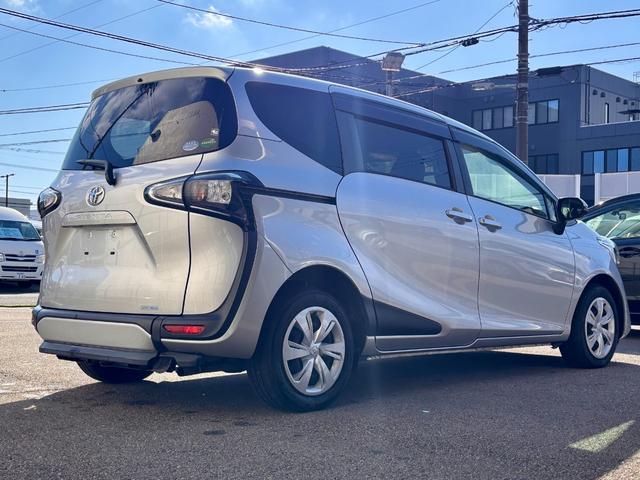 シエンタ Ｘ　タイプ１　スロープ　福祉車両　車いす１人　車いす電動固定装置　後退防止ベルト　ニールダウン（11枚目）