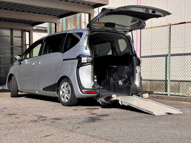 シエンタ Ｘ　タイプ１　スロープ　福祉車両　車いす１人　車いす電動固定装置　後退防止ベルト　ニールダウン（14枚目）