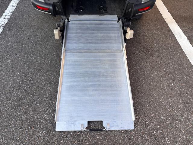 シエンタ Ｘ　タイプ１　スロープ　福祉車両　車いす１人　車いす電動固定装置　後退防止ベルト　ニールダウン（16枚目）
