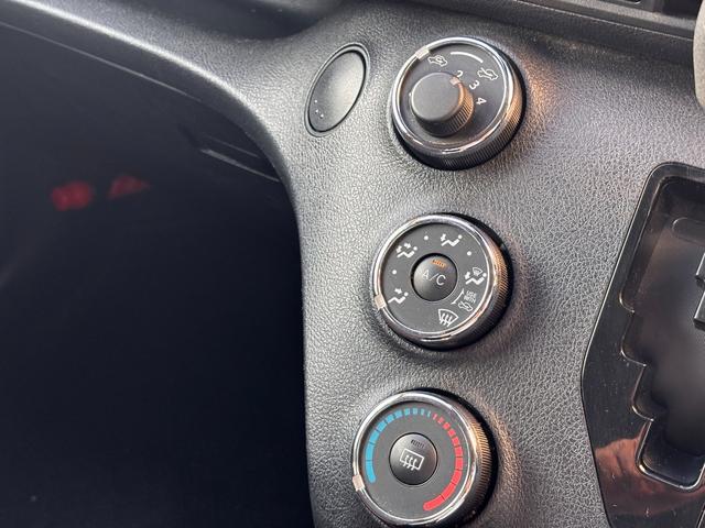 シエンタ Ｘ　タイプ１　スロープ　福祉車両　車いす１人　車いす電動固定装置　後退防止ベルト　ニールダウン（31枚目）