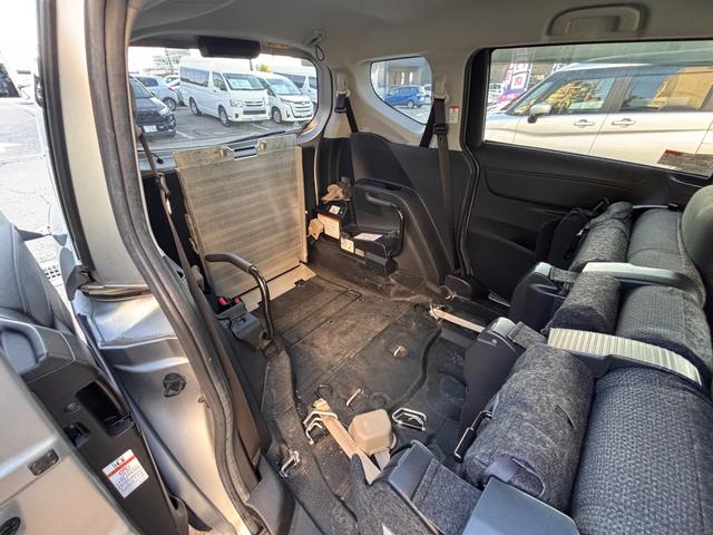 シエンタ Ｘ　タイプ１　スロープ　福祉車両　車いす１人　車いす電動固定装置　後退防止ベルト　ニールダウン（54枚目）