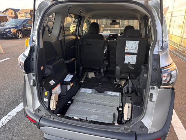 シエンタ Ｘ　タイプ１　スロープ　福祉車両　車いす１人　車いす電動固定装置　後退防止ベルト　ニールダウン（57枚目）