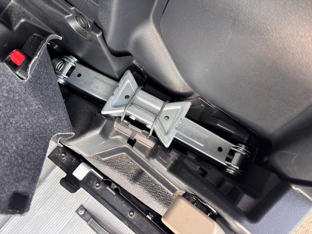 シエンタ Ｘ　タイプ１　スロープ　福祉車両　車いす１人　車いす電動固定装置　後退防止ベルト　ニールダウン（58枚目）