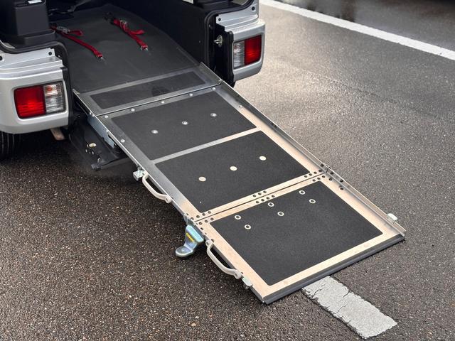NV100クリッパーリオ チェアキャブ スロープ 福祉車両 車いす1人 電動ウインチ 車いす手動固定装置(15枚目)