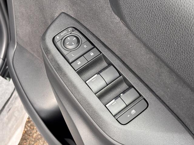 ヤリスクロス ハイブリッドZ アドベンチャー トヨタチームメイト 寒冷地仕様 8インチディスプレイオーディオ パノラマモニター ステアリングヒーター パワーシート ルーフレール LEDライト(34枚目)