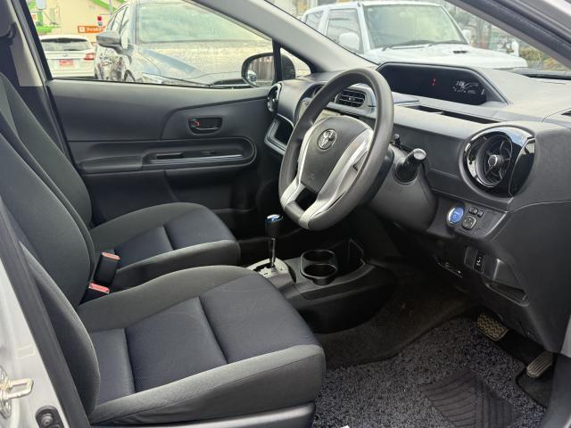 アクア Ｓ　ＥＴＣ　ドライブレコーダー　スマートキー　バックモニター　ナビ（Ｂｌｕｅｔｏｏｔｈオーディオ・フルセグテレビ・Ｂｌｕ－ｒａｙ）　オートライト　横滑り防止装置　ＡＢＳ　電動格納ミラー　盗難防止装置（13枚目）