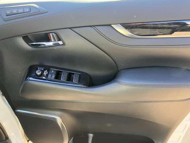アルファード ２．５Ｓ　Ｃパッケージ　純正メモリーナビ　フルセグＴＶ　Ｂｌｕｅｔｏｏｔｈオーディオ　サンルーフ　後席モニター　デジタルインナーミラー　両側パワースライドドア　スマートキー　プッシュスタート（13枚目）