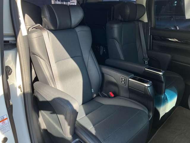 アルファード ２．５Ｓ　Ｃパッケージ　純正メモリーナビ　フルセグＴＶ　Ｂｌｕｅｔｏｏｔｈオーディオ　サンルーフ　後席モニター　デジタルインナーミラー　両側パワースライドドア　スマートキー　プッシュスタート（28枚目）