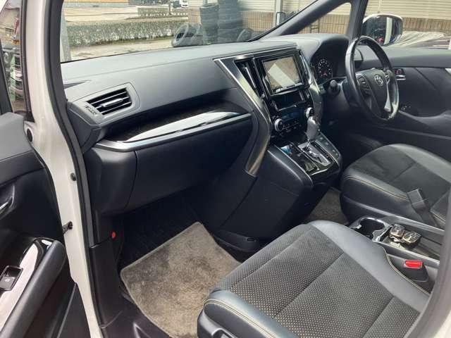 ヴェルファイア 2.5Z Aエディション ゴールデンアイズ 土足禁止車両 サンルーフ メモリーナビ フルセグTV バックカメラ Bluetoothオーディオ 後席モニター ETC 両側パワースライドドア スマートキープッシュスタート(16枚目)