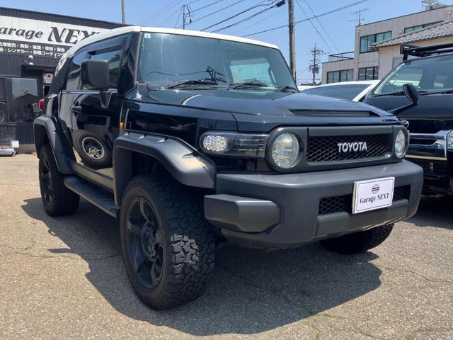 FJクルーザー カラーパッケージ 4WD リフトアップ メモリーナビ フルセグTV バックカメラ Bluetoothオーディオ DVD ETC 後席モニター キーレスエントリー 頸部衝撃緩和ヘッドレスト 盗難防止システム(3枚目)