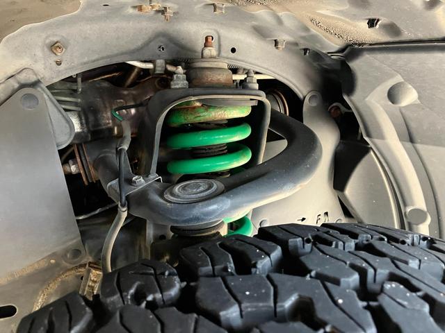 FJクルーザー カラーパッケージ 4WD リフトアップ メモリーナビ フルセグTV バックカメラ Bluetoothオーディオ DVD ETC 後席モニター キーレスエントリー 頸部衝撃緩和ヘッドレスト 盗難防止システム(10枚目)