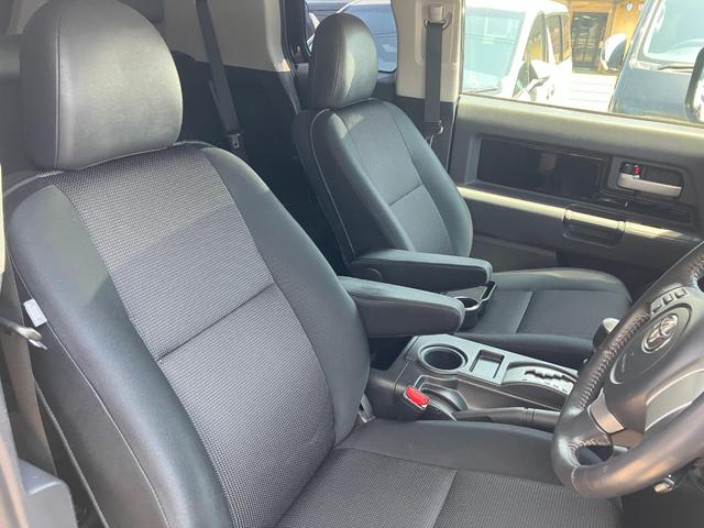 FJクルーザー カラーパッケージ 4WD リフトアップ メモリーナビ フルセグTV バックカメラ Bluetoothオーディオ DVD ETC 後席モニター キーレスエントリー 頸部衝撃緩和ヘッドレスト 盗難防止システム(18枚目)