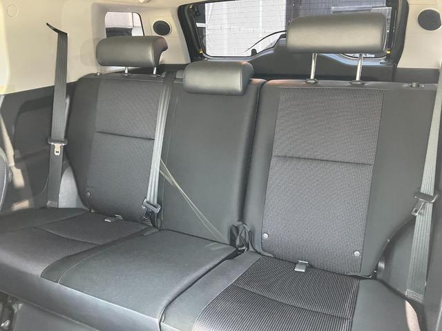 FJクルーザー カラーパッケージ 4WD リフトアップ メモリーナビ フルセグTV バックカメラ Bluetoothオーディオ DVD ETC 後席モニター キーレスエントリー 頸部衝撃緩和ヘッドレスト 盗難防止システム(21枚目)