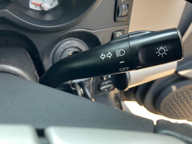 FJクルーザー カラーパッケージ 4WD リフトアップ メモリーナビ フルセグTV バックカメラ Bluetoothオーディオ DVD ETC 後席モニター キーレスエントリー 頸部衝撃緩和ヘッドレスト 盗難防止システム(29枚目)