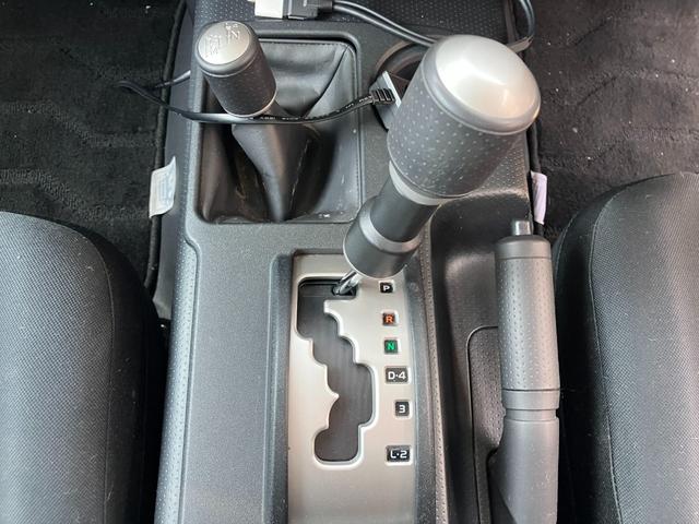 FJクルーザー カラーパッケージ 4WD リフトアップ メモリーナビ フルセグTV バックカメラ Bluetoothオーディオ DVD ETC 後席モニター キーレスエントリー 頸部衝撃緩和ヘッドレスト 盗難防止システム(35枚目)