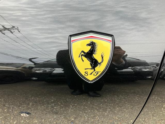 ローマスパイダー F1 DCT カーボンファイバーリアディフューザー レザー仕上 ツートンインテリア クラシックカラー 20インチダイヤモンド仕上 スポーツホイール LED カーボンステアリング(15枚目)