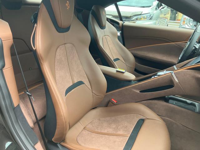 ローマスパイダー F1 DCT カーボンファイバーリアディフューザー レザー仕上 ツートンインテリア クラシックカラー 20インチダイヤモンド仕上 スポーツホイール LED カーボンステアリング(21枚目)