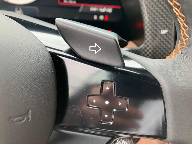 ローマスパイダー F1 DCT カーボンファイバーリアディフューザー レザー仕上 ツートンインテリア クラシックカラー 20インチダイヤモンド仕上 スポーツホイール LED カーボンステアリング(31枚目)