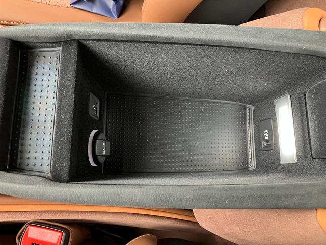 ローマスパイダー F1 DCT カーボンファイバーリアディフューザー レザー仕上 ツートンインテリア クラシックカラー 20インチダイヤモンド仕上 スポーツホイール LED カーボンステアリング(35枚目)