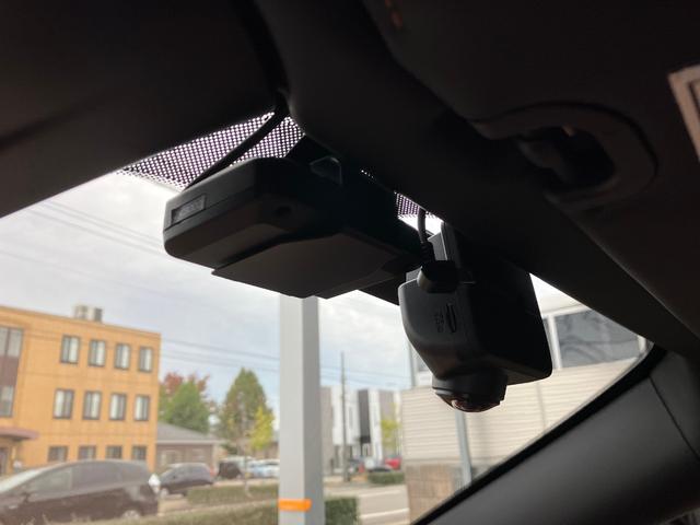 ローマスパイダー F1 DCT カーボンファイバーリアディフューザー レザー仕上 ツートンインテリア クラシックカラー 20インチダイヤモンド仕上 スポーツホイール LED カーボンステアリング(38枚目)