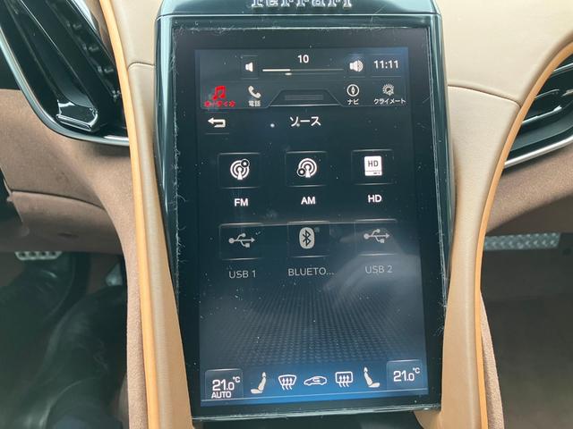 ローマスパイダー F1 DCT カーボンファイバーリアディフューザー レザー仕上 ツートンインテリア クラシックカラー 20インチダイヤモンド仕上 スポーツホイール LED カーボンステアリング(41枚目)