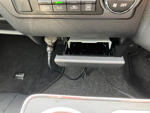 ハイエースバン スーパーGL ダークプライムII ロングボディ ディーゼルターボ 4WD スポイラー ベッドキット ETC 盗難防止システム 衝突安全ボディ 衝突被害軽減システム オートマチックハイビーム メモリーナビ フルセグTV バッグカメラ(28枚目)