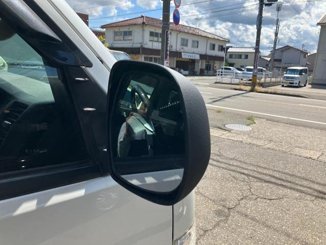 ハイエースワゴン GL ロング ミドルルーフ 4WD バットフェイス ローダウン ベットキット 盗難防止システム ETC フルセグTV 後席モニター バックカメラ メモリーナビ レーンアシスト スマートキー プッシュスタート(17枚目)