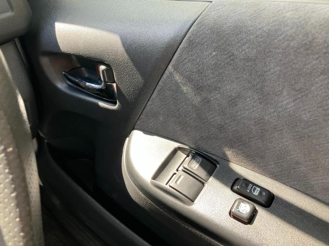 ハイエースワゴン GL ロング ミドルルーフ 4WD バットフェイス ローダウン ベットキット 盗難防止システム ETC フルセグTV 後席モニター バックカメラ メモリーナビ レーンアシスト スマートキー プッシュスタート(28枚目)