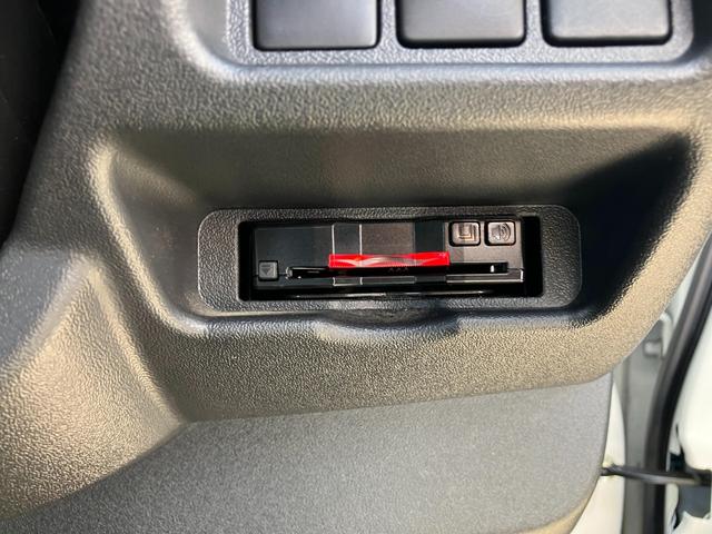 ハイエースワゴン GL ロング ミドルルーフ 4WD バットフェイス ローダウン ベットキット 盗難防止システム ETC フルセグTV 後席モニター バックカメラ メモリーナビ レーンアシスト スマートキー プッシュスタート(30枚目)