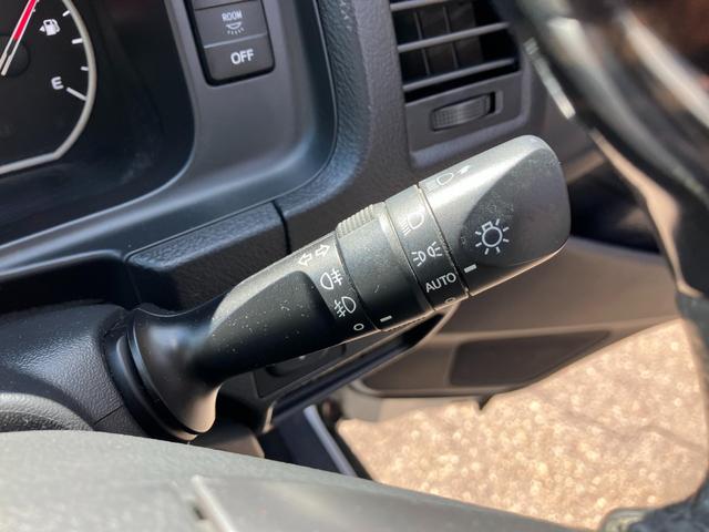 ハイエースワゴン GL ロング ミドルルーフ 4WD バットフェイス ローダウン ベットキット 盗難防止システム ETC フルセグTV 後席モニター バックカメラ メモリーナビ レーンアシスト スマートキー プッシュスタート(33枚目)