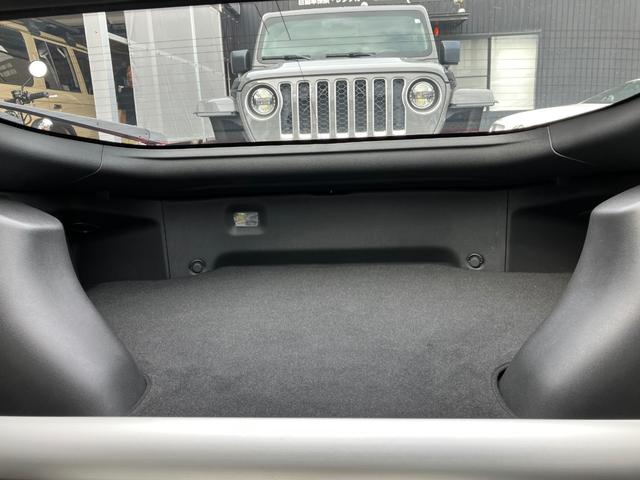 フェアレディZ 50thアニバーサリー 特別使用車 ETC 純正メモリーナビ ワンセグTV バックカメラ 盗難防止システム スマートキー プッシュスタート HIDヘッドライト シートヒーター パワーシート(23枚目)